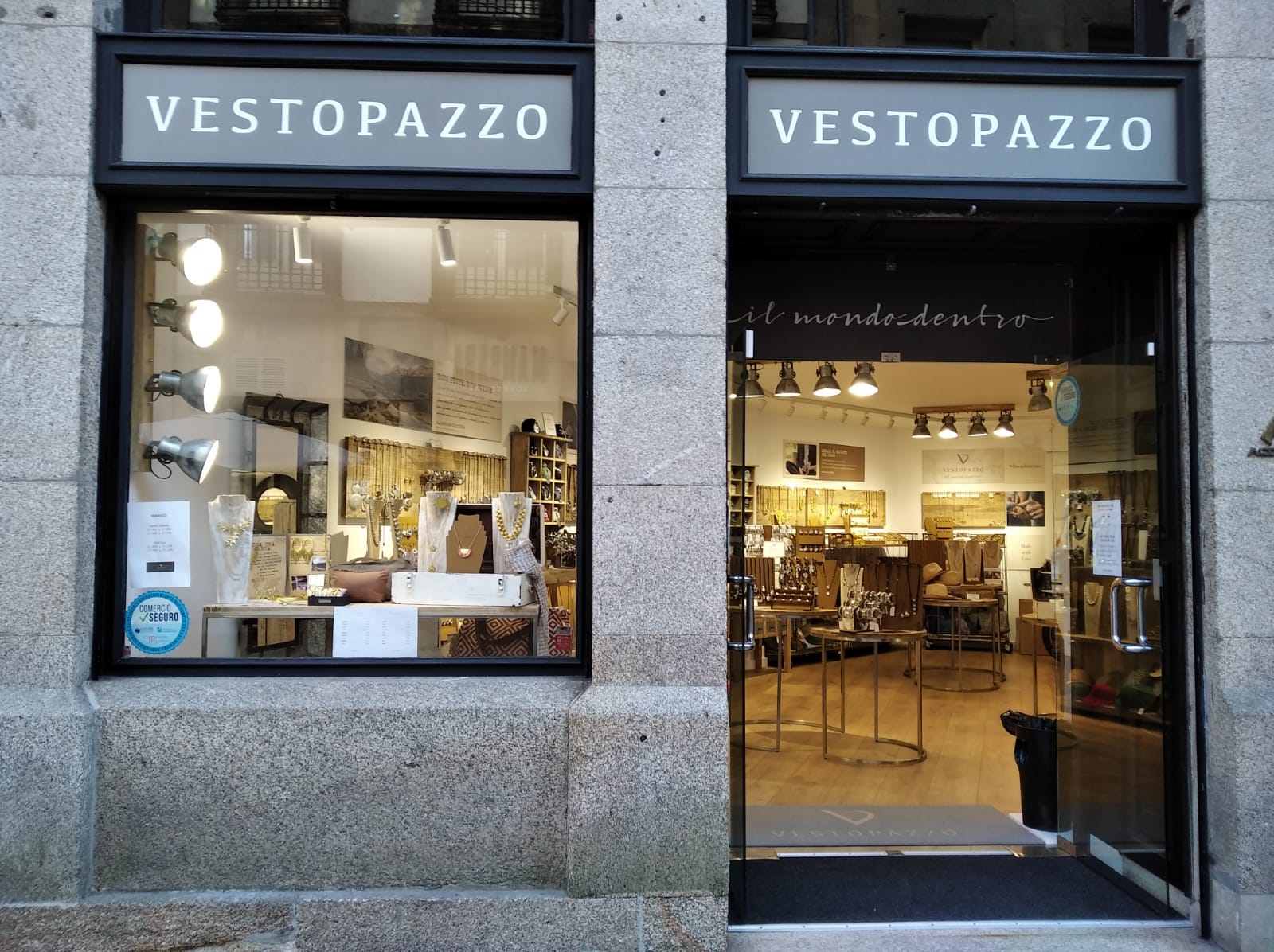 Vestopazzo Galicia abre este jueves su segunda tienda en el casco histórico de Santiago